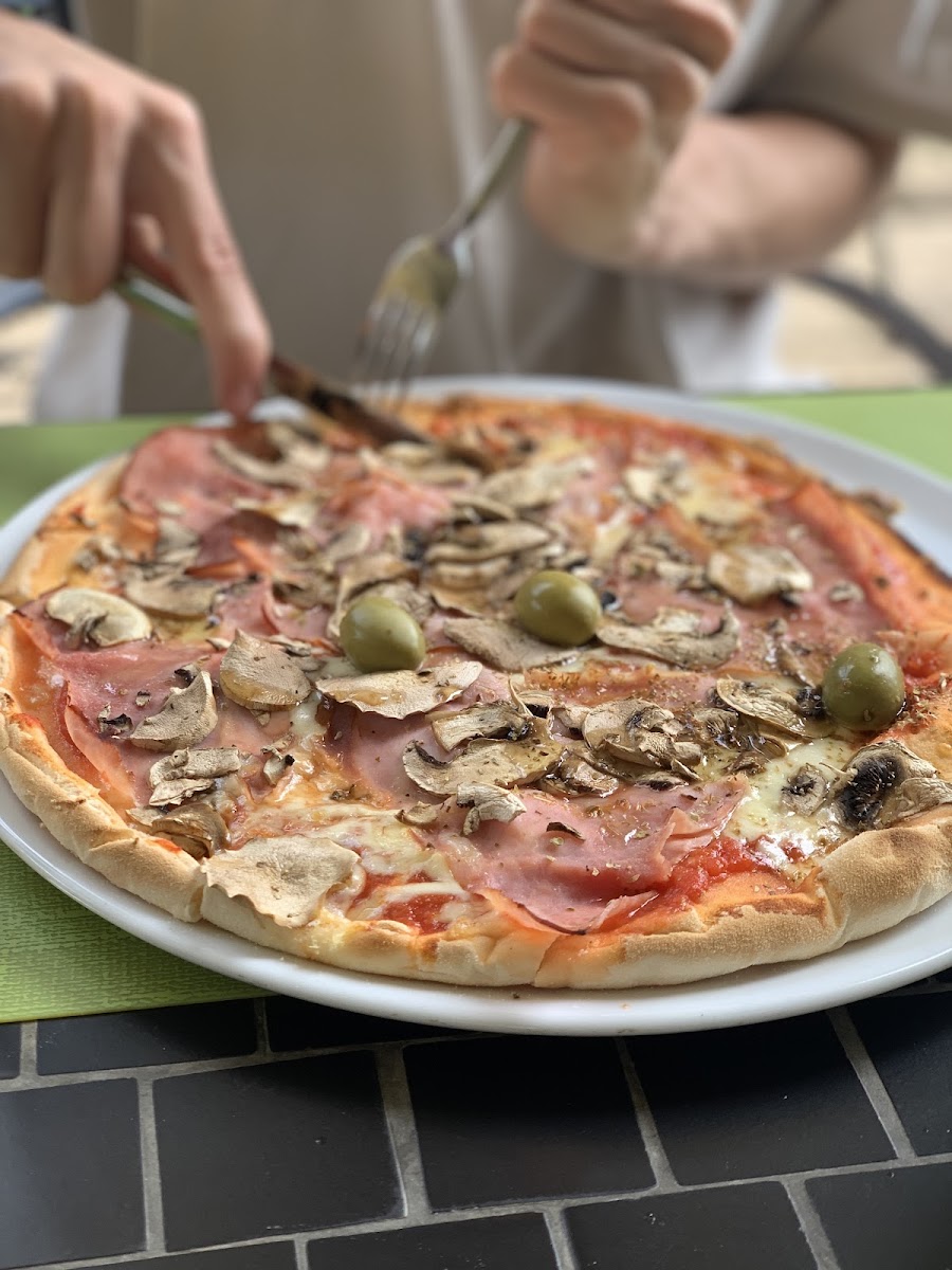 Gluten-Free Pizza at Restaurant Maslina