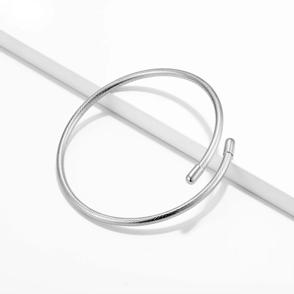 S925 Tam Vücut Gümüş Bileklik 3mm Çizgili Temel Bileklik. Şıklığı ve sadeliği bir araya getiren, günlük kullanım için ideal, kaliteli gümüş bileklik.