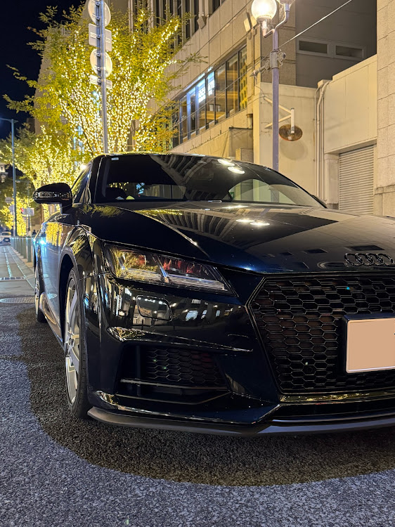 TT クーペのaudi・audi TT・TT Coupe 1st Edition・ブラックアウト・神戸旧居留地に関するカスタム事例の投稿画像3枚目