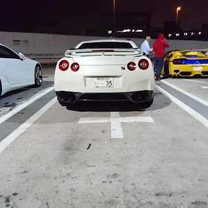 NISSAN GT-R