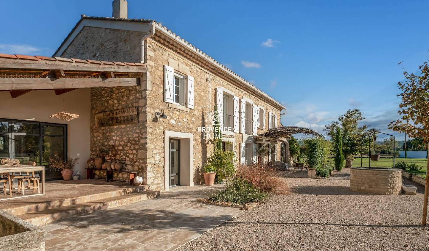 Maison avec piscine et terrasse Lagnes