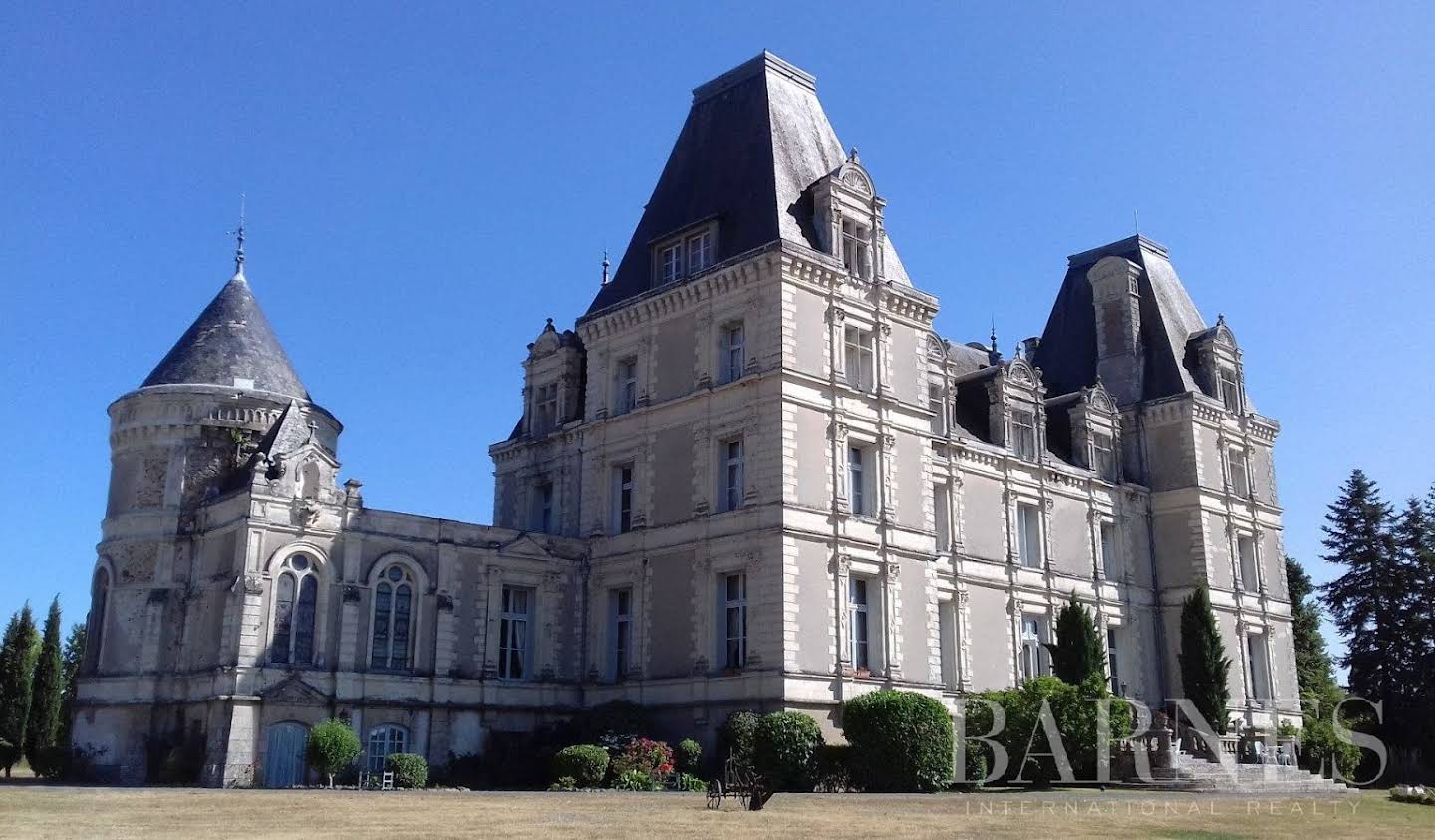Vente Château Cholet | 1 390 000 € | 1 500 m²