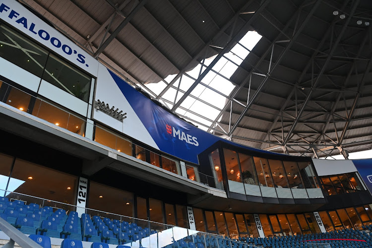 Het gat blijft nog een hele tijd zitten, maar woensdag kan er wel gevoetbald worden in de Ghelamco Arena