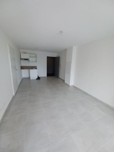 Location  appartement 2 pièces 40 m² à Istres (13800), 691 €
