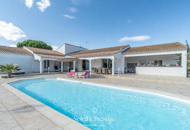 Maison avec piscine et terrasse 13