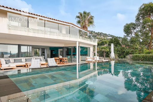 Villa with pool 3