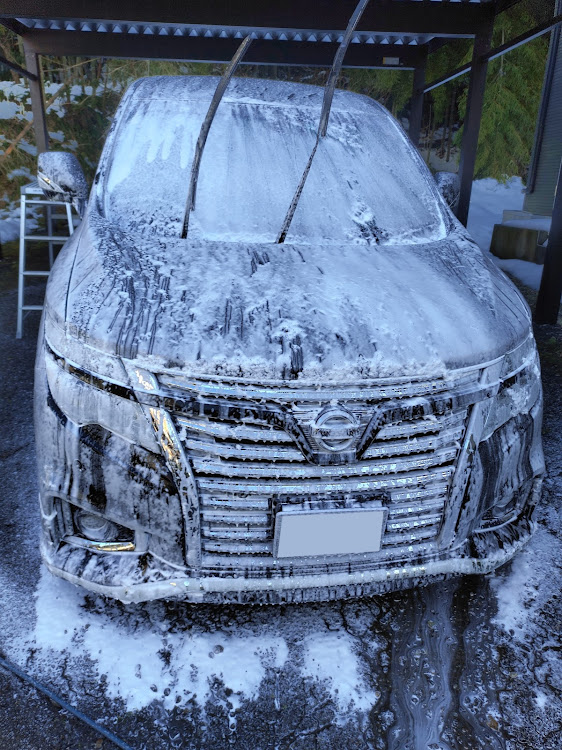 エルグランドの#洗車・フォームガンで泡洗車・氷と愛車に関するカスタム事例の投稿画像1枚目