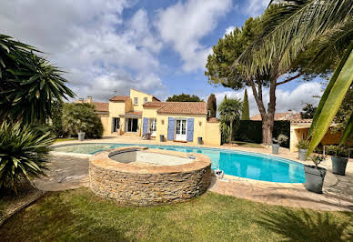 Maison avec piscine et terrasse 9