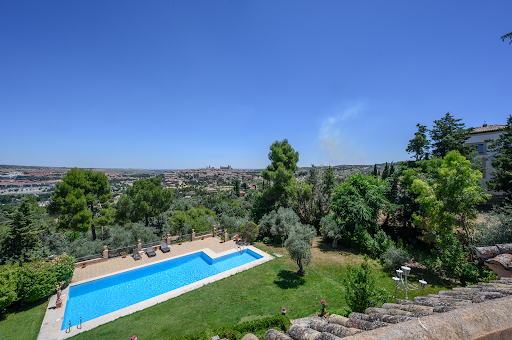 House with pool and garden 2