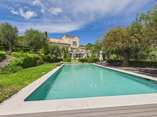 House with pool and garden 1
