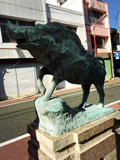 猪戸温泉通りのイノシシ像