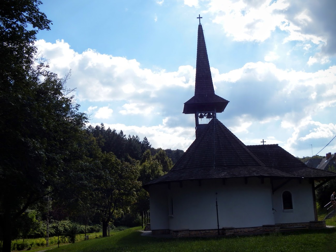 Ajka - Csingervölgyi Boldog IV. Károly király kápolna a keresztúttal