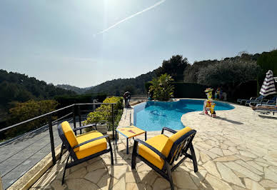 Maison avec piscine et terrasse 10