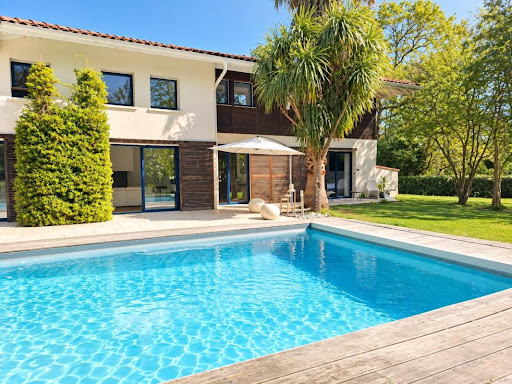 Villa with pool and terrace 2