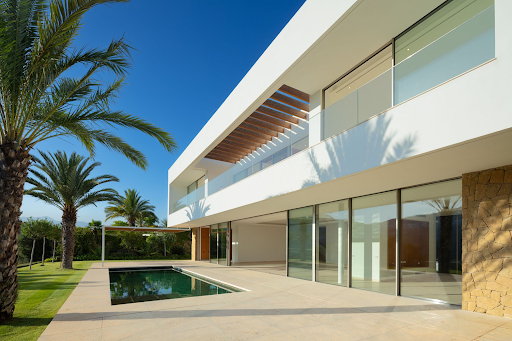 Maison avec piscine et jardin 5