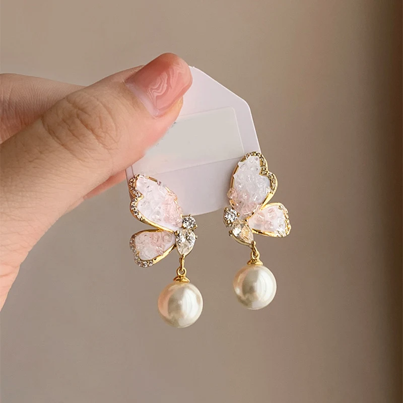 Gradient Butterfly Pearl oorbellen met strass, luxe gepersonaliseerde oorbellen voor dames, elegantie.