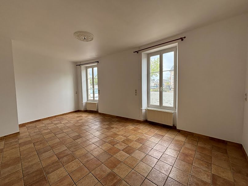 Vente immeuble 12 pièces 366 m² à La fleche (72200), 369 914 €