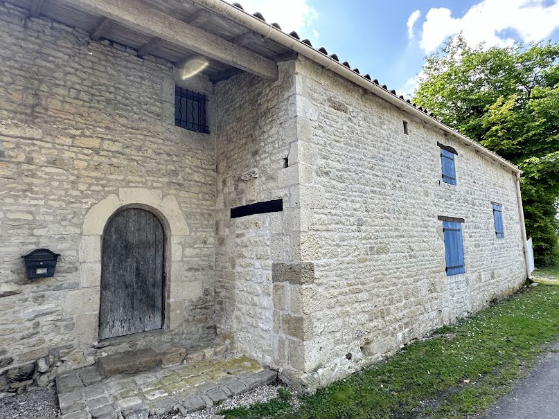 Vente maison 5 pièces 128 m² à Saint-Séverin-sur-Boutonne (17330), 124 200 €