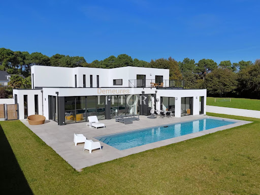 Maison avec piscine et terrasse 1