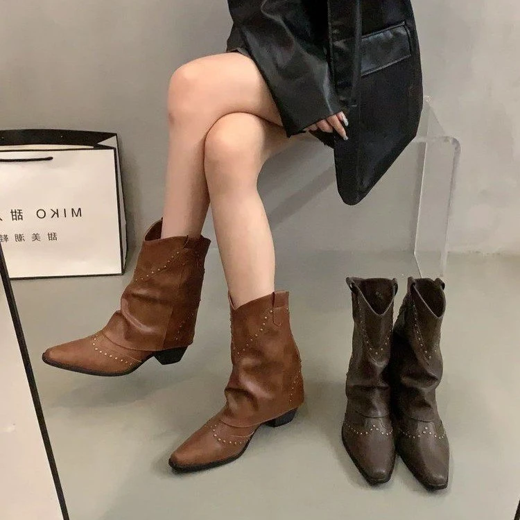 Botines Retro con Remaches para Mujer Diseño de Moda – Estilo Vintage con Detalles Modernos, Comodidad y Elegancia para Cualquier Ocasión.
