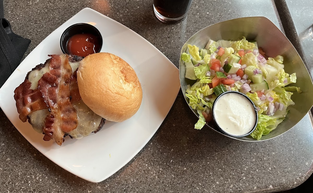 Bullfinch burger w/side salad