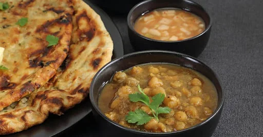 Amritsari Kulche Chhole, (2 Kulcha) - Served 1