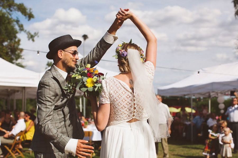 Fotógrafo de bodas Doris Fazekas (federn8posaunen). Foto del 11 de mayo 2019