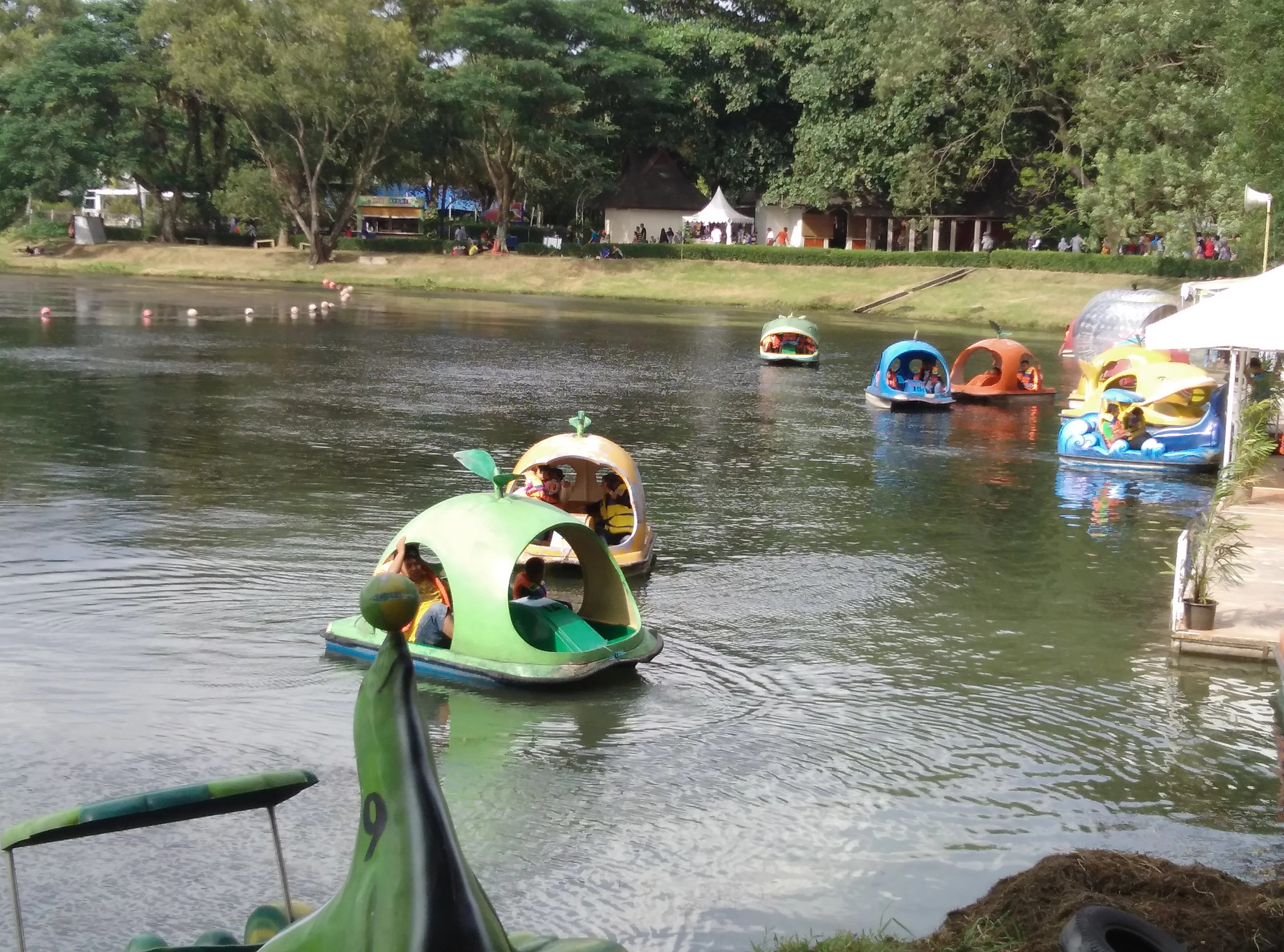 danau taman buah mekarsari