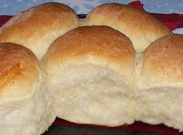 PEGGI'S YEAST ROLLS_image