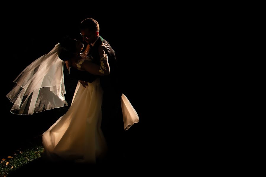 Fotógrafo de casamento Radu Constantinescu (raducon). Foto de 2 de junho 2022