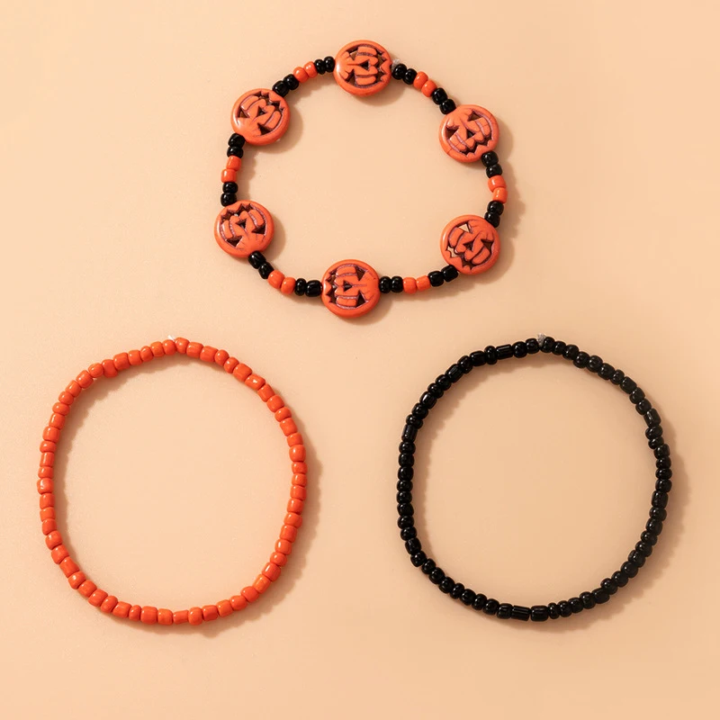 Eenvoudige 3-delige geometrische armband met pompoenhoofd van kralen. Unieke stijl en een perfecte accessoire voor een casual of formele outfit.