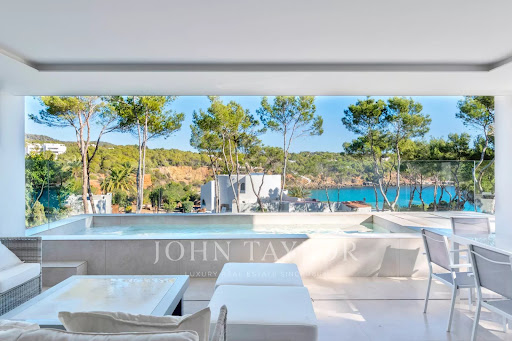 Apartment with terrace and pool 2