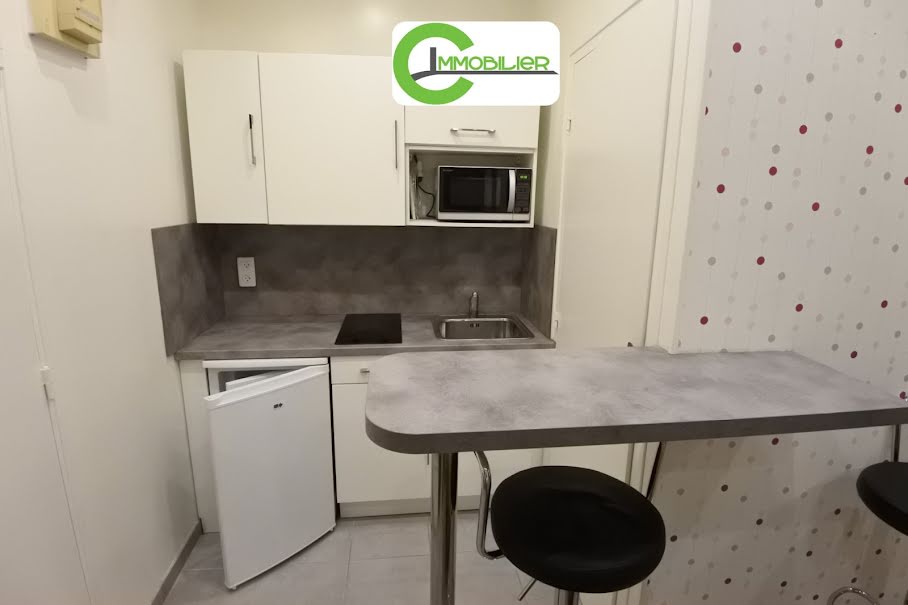 Location  appartement 1 pièce 17.1 m² à La Ferté-Bernard (72400), 300 €