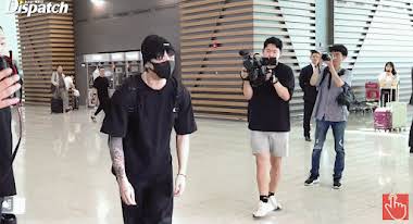 Soo Choi 💜 (REST) on X: Jungkook was carrying two big camera bags when he  came back in Korea today at airport. Jungkook's video camera 🎥 bag  collection! #TeenChoice #ChoiceFandom #BTSARMY @BTS_twt