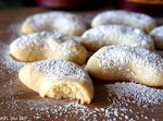 Almond Crescent Cookies was pinched from <a href="http://iwashyoudry.com/2011/11/22/almond-crescent-cookies/" target="_blank">iwashyoudry.com.</a>