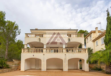 House with pool and terrace 2