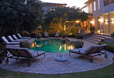 Villa with pool and garden 1