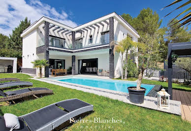 Maison avec piscine et terrasse 4