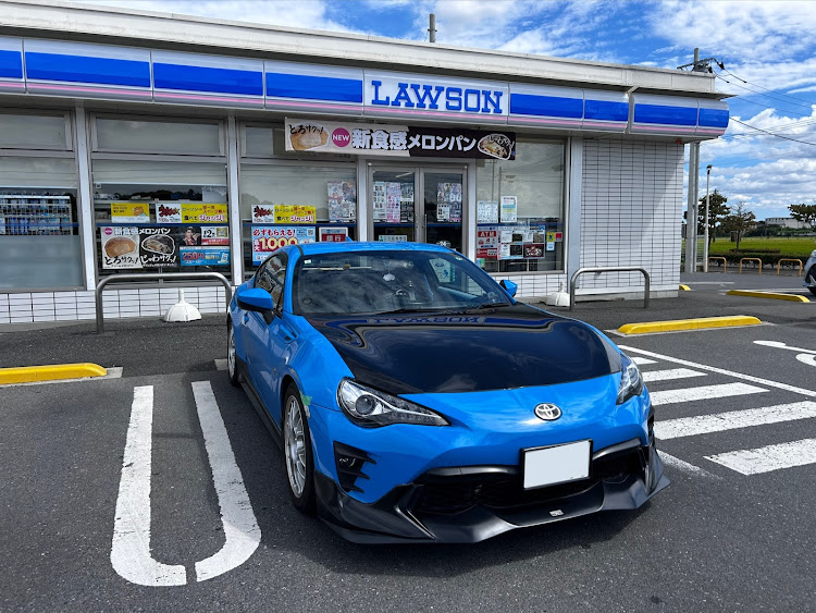 86の86しか勝たん・トヨタ86・#ブライトブルー・86BRZオーナーさんと繋がりたい・三連休に関するカスタム事例の投稿画像1枚目