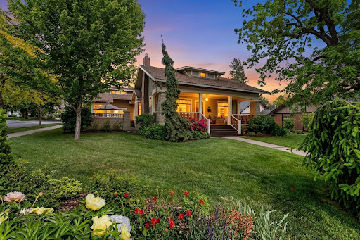 House with garden 5