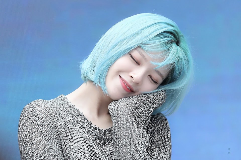 Jeongyeon's Blue Hair and Short Hair Combo - wide 8