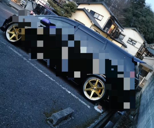 エスティマの部分ラッピング施工・マスキング・ド派手なエスティマ・有名車両作り・色、デザインに関するカスタム事例の投稿画像2枚目