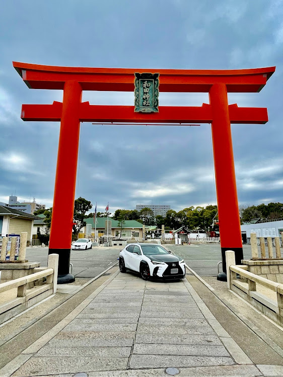 UXのドライブ♪・レクサスUX200 TRDブラックエディション・和田神社⛩に関するカスタム事例の投稿画像1枚目