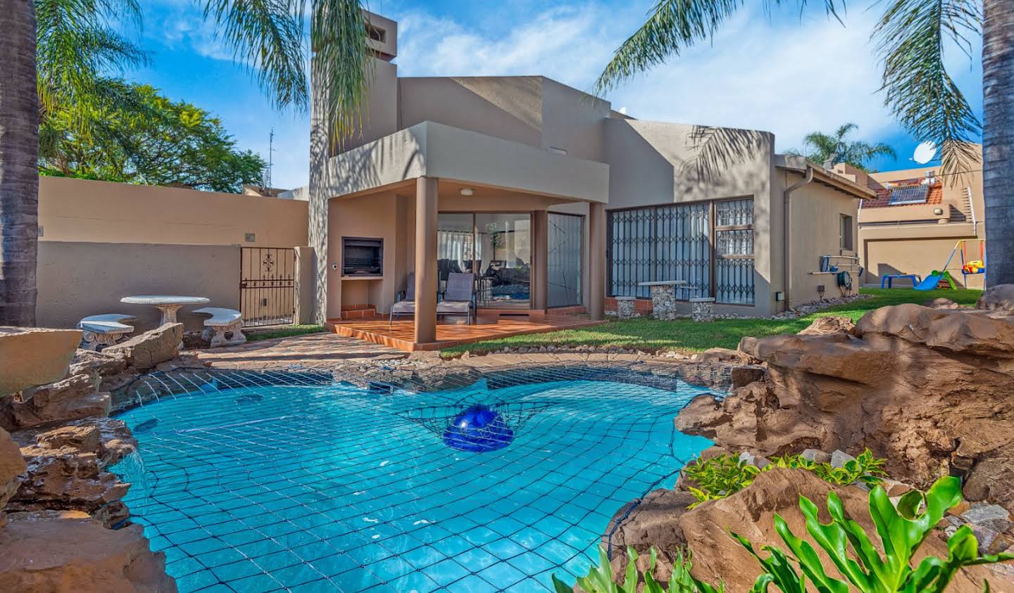 House with pool and garden Randburg