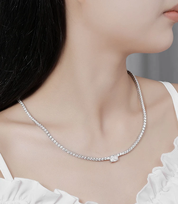 Collier Moissanite Diamant 4 carats Argent 925 Style Européen et Américain Simple et Populaire, idéal pour toutes les femmes.