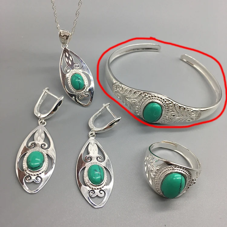 Etnische Mongoolse Zilveren Sieradenset Armband Vier Delig. Een prachtig cadeau voor een stijlvolle uitstraling en speciale gelegenheden.