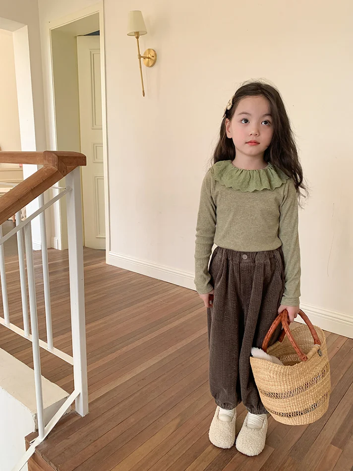 Girls' Soft Cashmere Sunken Stripe Lace Collar Bottoming Shirt A comfortable and stylish base layer for girls, perfect f