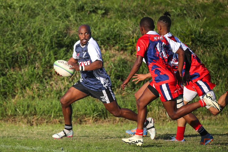 Siya Moabi charges forward for Park during his team’s narrow win over Despatch Oostelikes in a Score EPRU Grand Challenge Top 12 clash on Saturday