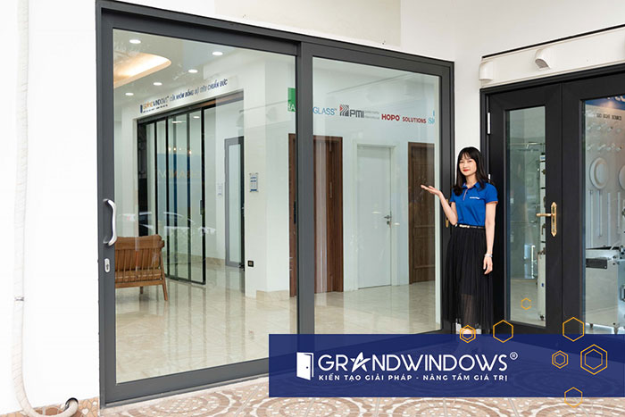 Cửa nhôm kính được sản xuất và phân phối bởi Grand Windows. 