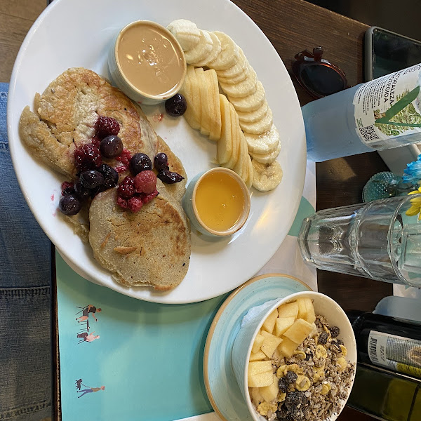 Pancakes and the yogurt with granola